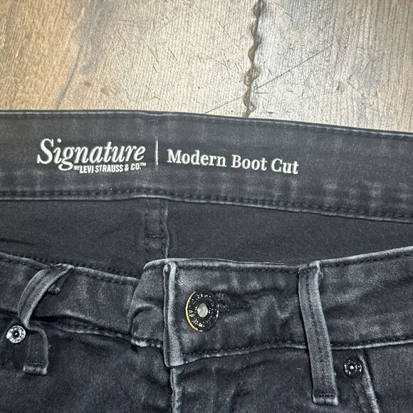 Signature Levi's Modern Boot Cut Jeans Women's Size 34X30 Black Denim Mid Rise - Picture 5 of 13